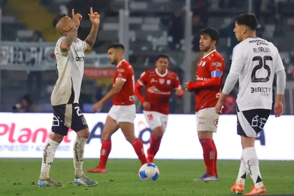 Arturo Vidal en el partido con Deportes Iquique. (Foto: Photosport)