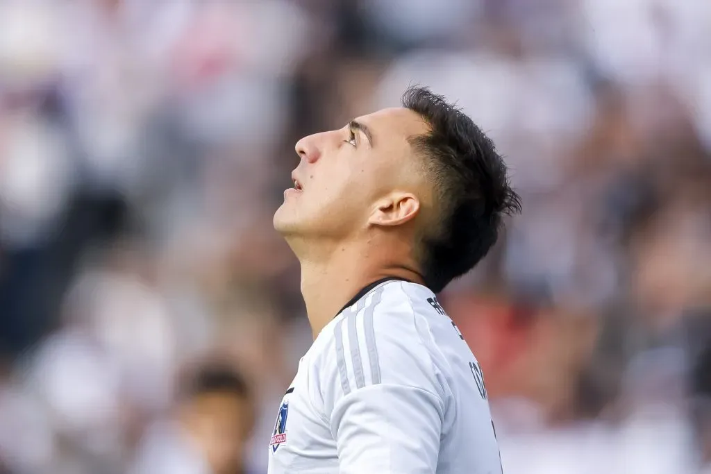 Javier Correa sufre en Colo Colo. 