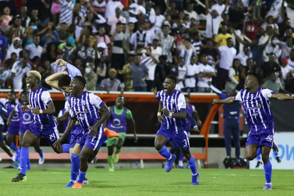 : Violette AC team celebrating during the match between Cibao FC vs Violette AC.