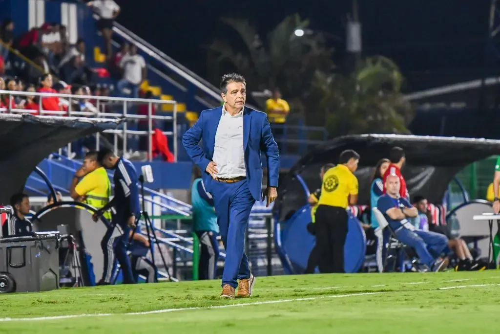 Claudio Vivas al mando de la Selección de Costa Rica