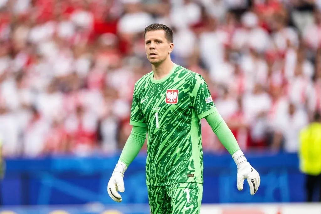 Wojciech Szczesny pelea con Keylor Navas y tiene el apoyo de Robert Lewandowski (IMAGO)