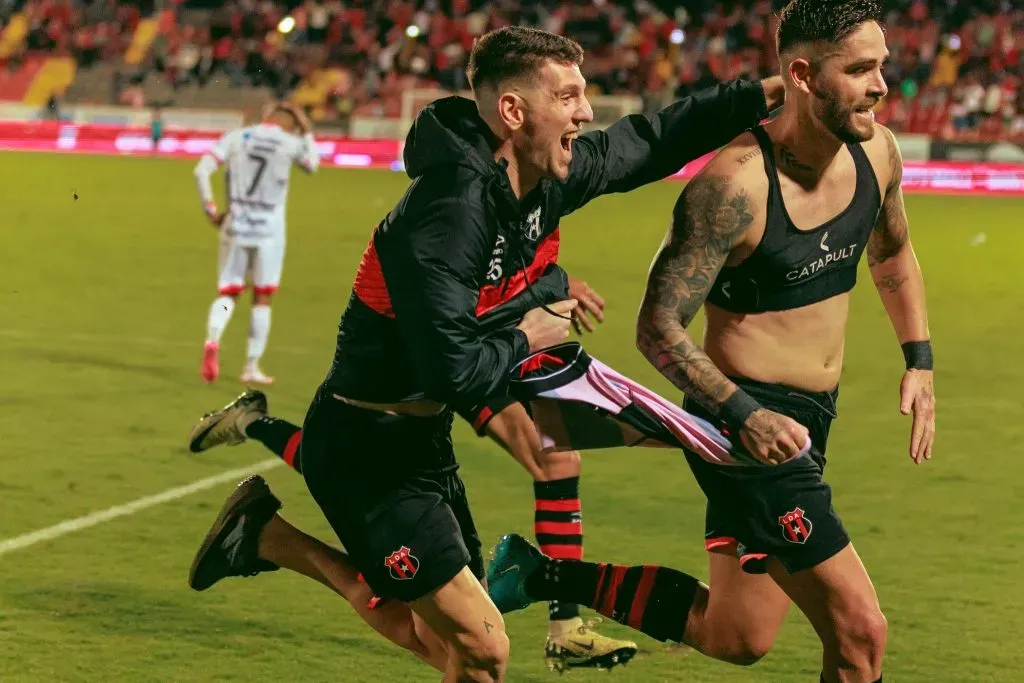 El gol une a los jugadores de la Liga Deportiva Alajuelense