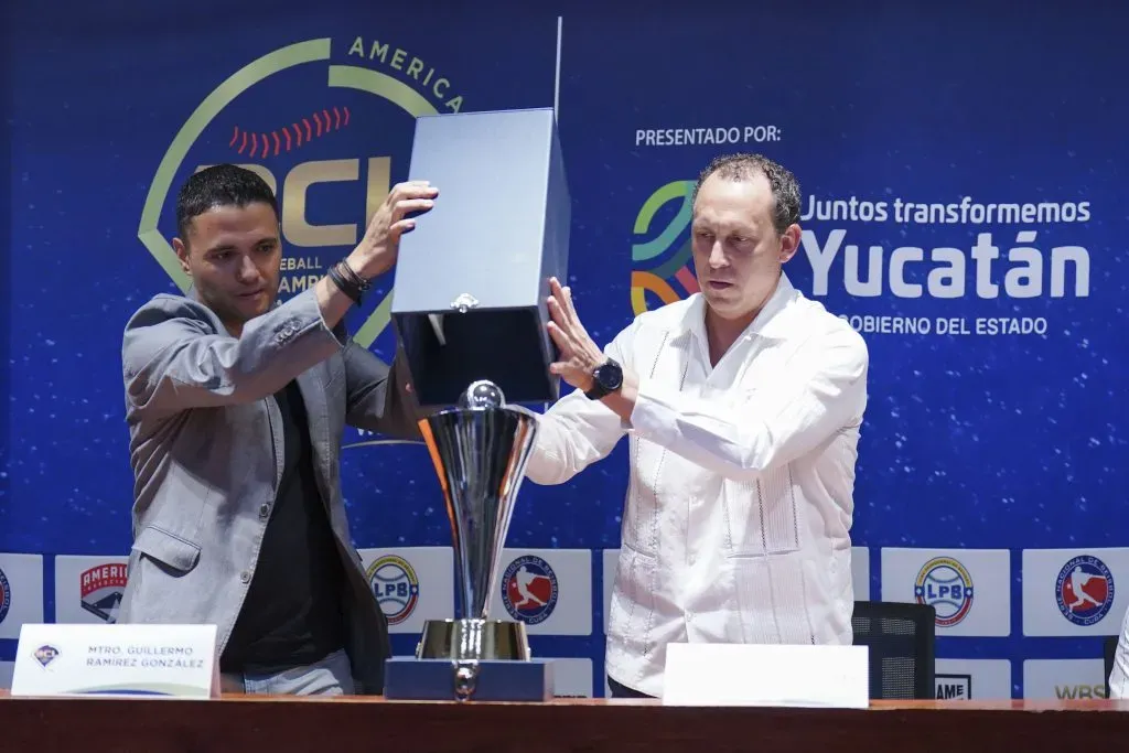 Revelación del trofeo de la Baseball Champions League Américas.