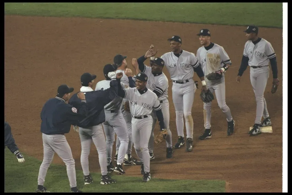 Yankees tras vencer a Bravos en el juego 4 de la Serie Mundial de 1996, en el Fulton County Stadium (Foto: Getty Images)