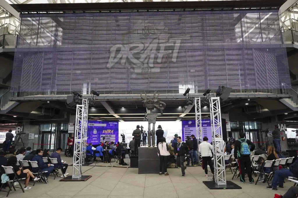 La explanada del Estadio AHH fue sede del draft de la LMS (Foto: Cortesía LMB)