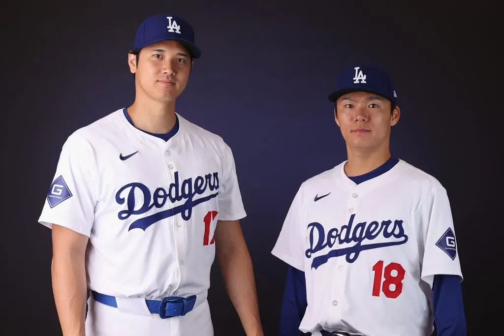 Shohei Ohtani y Yoshinobu Yamamoto en su primera sesión de fotos juntos con los Dodgers (Getty Images)