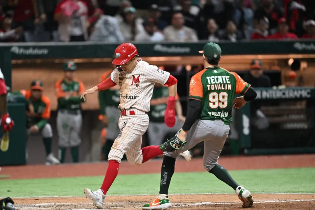 Carlos Sepúlveda anotando la quinta carrera de los Diablos vs Leones | Juego 1 Serie de Zona 2024, Estadio AHH (Cortesía)