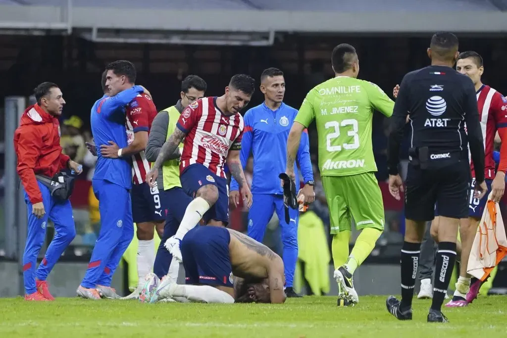 Ciudad de México, 21 de mayo de 2023. Víctor Guzmán “Pocho” y Alexis Vega en festejo, durante el partido de vuelta de las Semifinales del torneo Clausura 2023 de la Liga BBVA MX, entre las Águilas del América y las Chivas Rayadas del Guadalajara, celebrado en el estadio Azteca. Foto: Imago7/ Rafael Vadillo