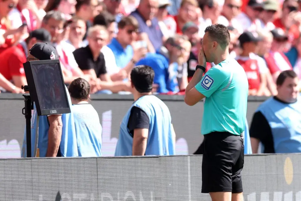 La Liga MX estará implementando una serie de cambios en el arbitraje (Getty)