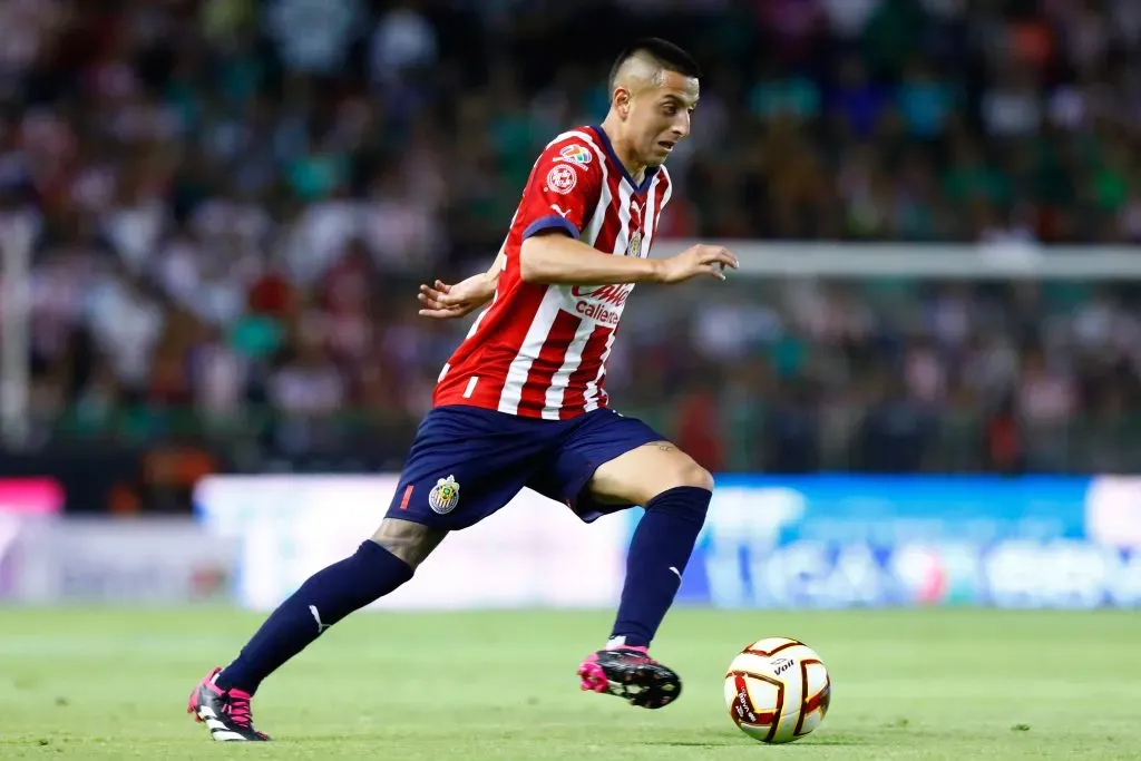 Roberto Alvarado pertenece al Chivas pero Tigres acecha (Getty)