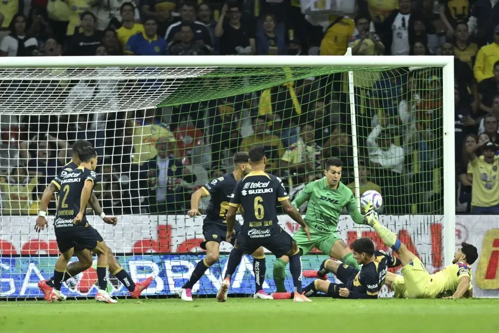 clasico capitalino america pumas estadio azteca arbitraje var