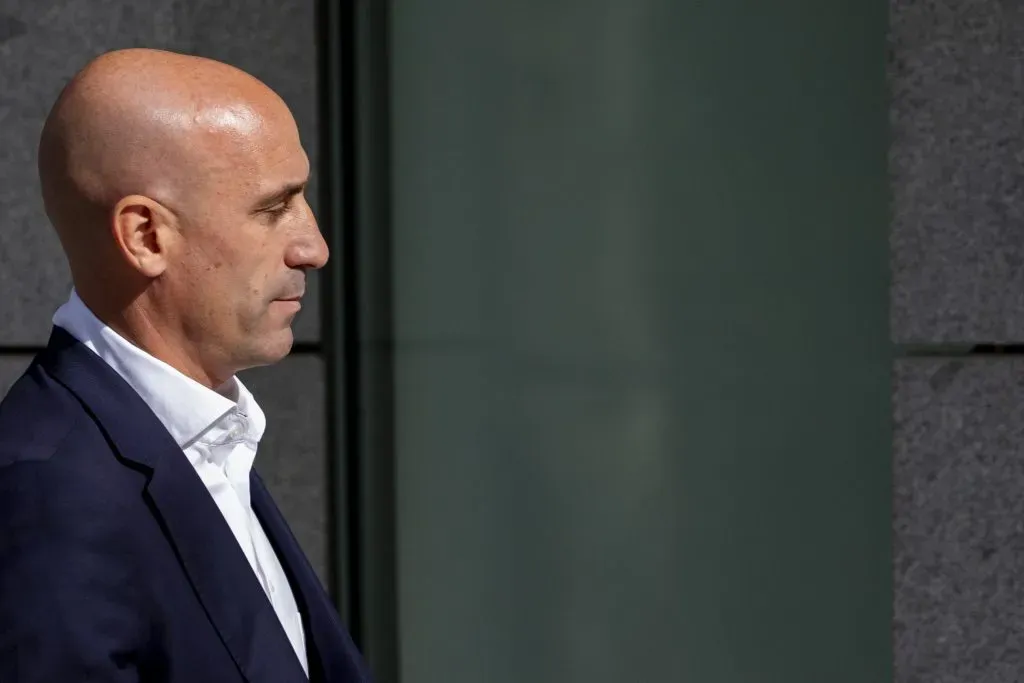 Rubiales ahora dice que las jugadoras lo manosearon a él (Getty)