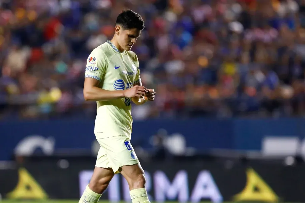 SAN LUIS POTOSI, MEXICO – MAY 10: Israel Reyes of America leaves the field after a red card during the quarterfinals first leg match between Atletico San Luis and America as part of the Torneo Clausura 2023 Liga MX at Estadio Alfonso Lastras on May 10 in San Luis Potosi, Mexico. (Photo by Leopoldo Smith/Getty Images)