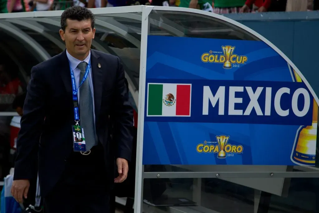 DENVER, CO – JULY 14:  Head Coach Jose Manuel de la Torre of Mexico walks on the field before a CONCACAF Gold Cup match against Martinique at Sports Authority Field at Mile High on July 14, 2013 in Denver, Colorado. (Photo by Justin Edmonds/Getty Images)