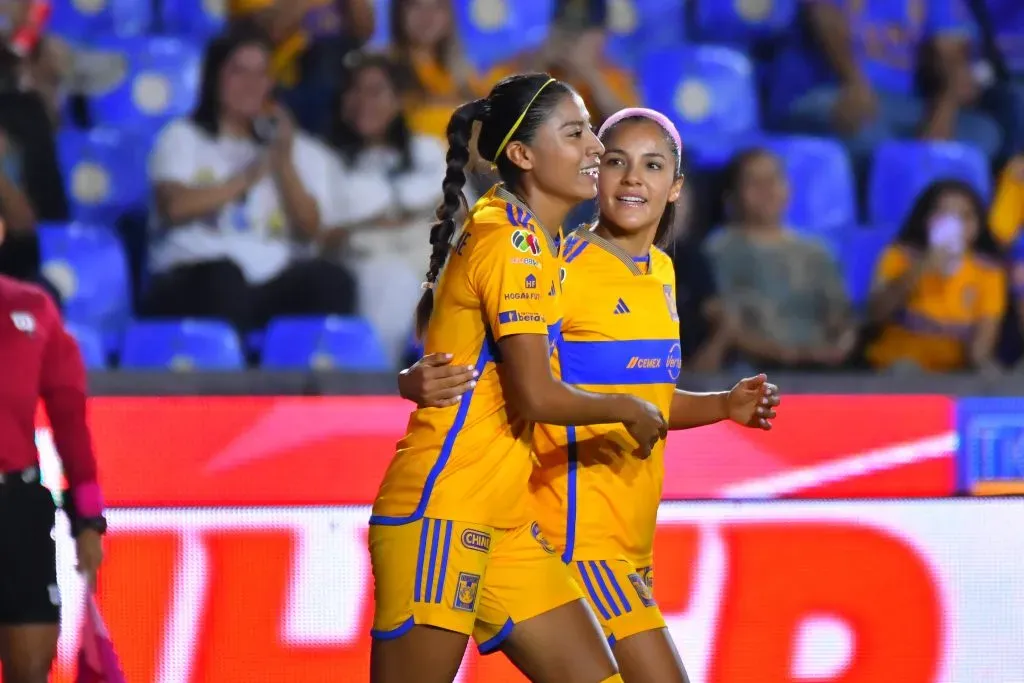 Jugadoras de Tigres superan apenas a las Rayadas de Monterrey. Foto: imago7