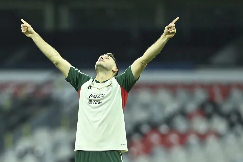 Santiago Giménez durante el entrenamiento oficial de la selección nacional de México, celebrado en el Estadio Azteca. Foto: Imago7/ Etzel Espinosa