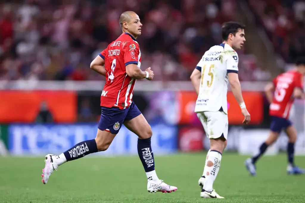 Chicharito volvió a jugar con los colores de Chivas (Getty Images)