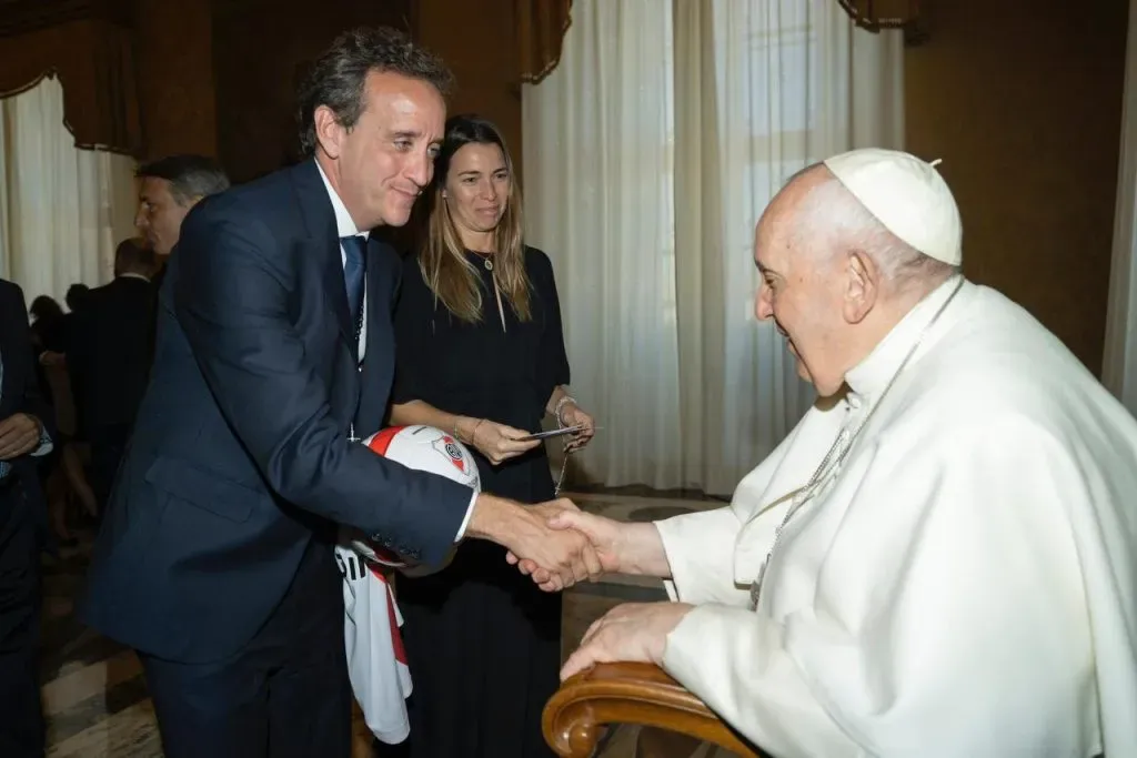 Villarroel con el Papa Francisco. Foto: Prensa River.