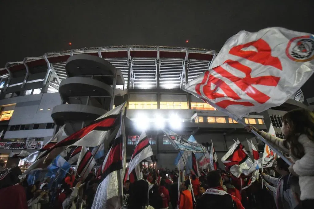 El recuerdo del último banderazo en el Monumental (Foto: Prensa River)