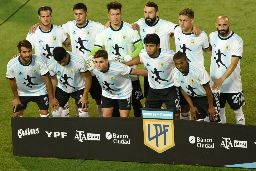 River homenajeó a Maradona con una camiseta especial de la Selección. (Foto: Getty).