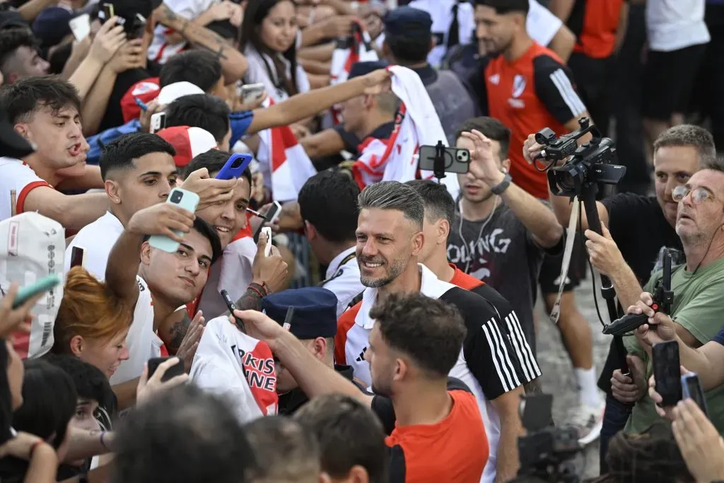 River junto a los hinchas. (LPM/Diego Haliasz)