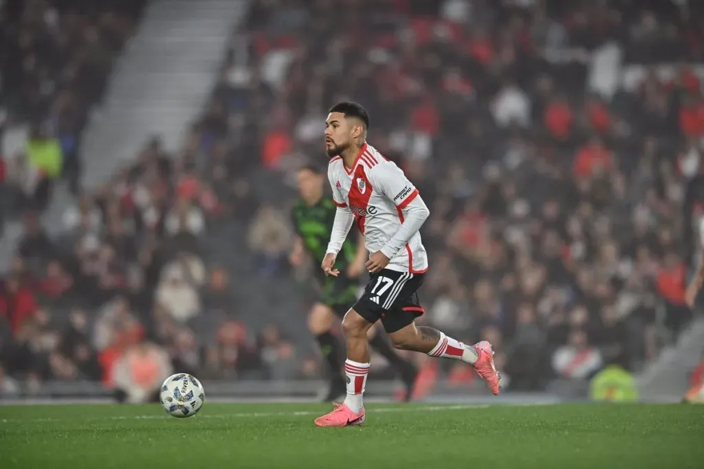 Paulo Díaz con pelota dominada. (Foto: Prensa River)