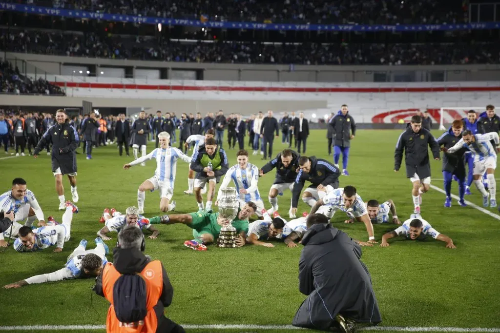 La Selección celebra el reciente título de la Copa América en El Monumental. (Getty Images)