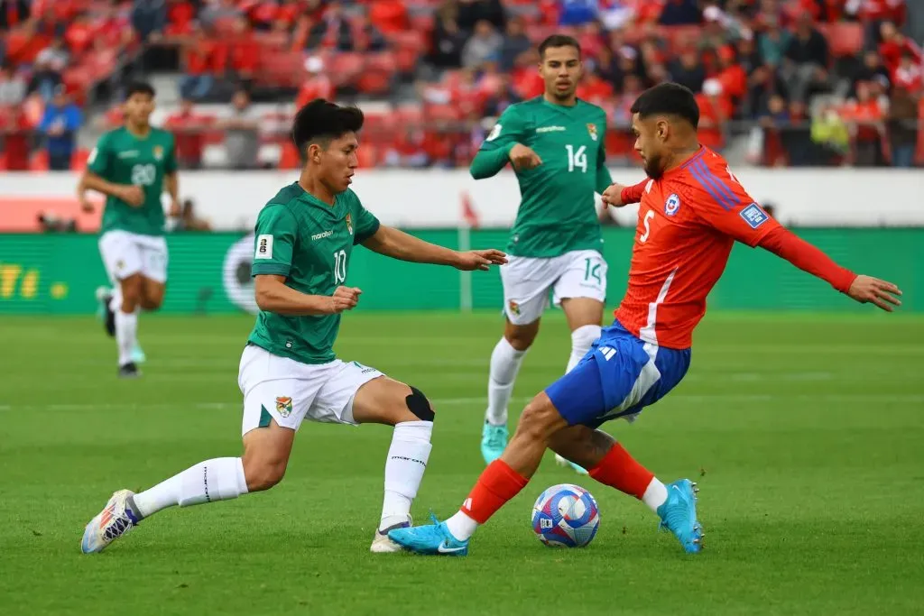 Paulo Díaz fue titular en la derrota de Chile ante Bolivia por 2 a 1. (Foto: Getty).