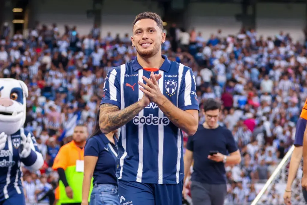 Ocampos la rompió en su debut con Rayados.