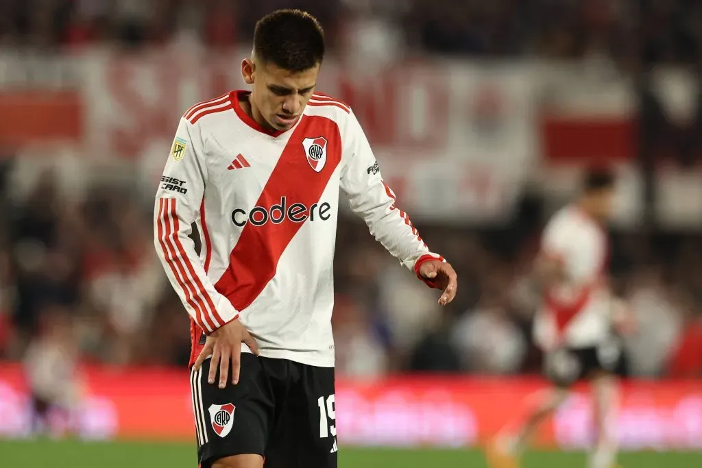 Echeverri, lejos de ser el jugador que una vez el hincha imaginó. (Getty Images)