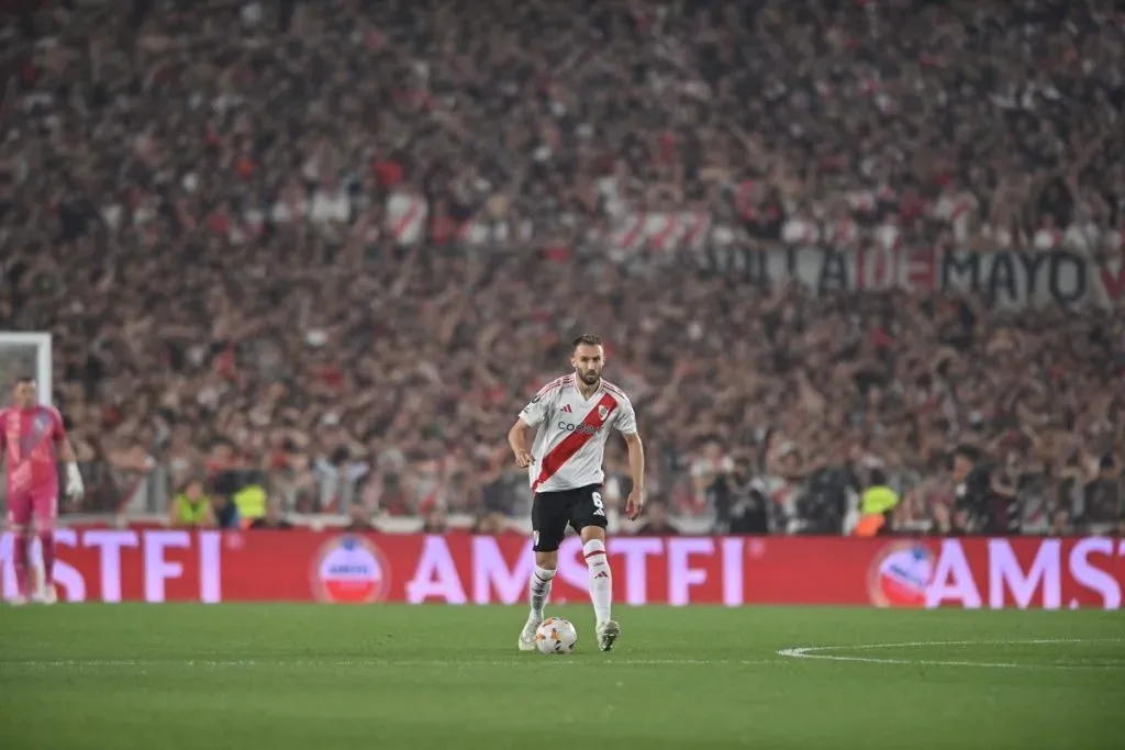 Germán Pezzella con pelota dominada. (Foto: Prensa River)