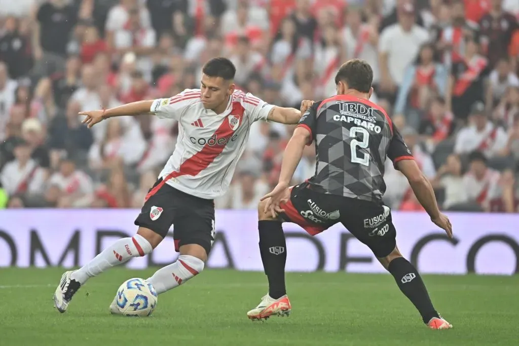 Echeverri encarando a Capraro. (Foto: Prensa River)