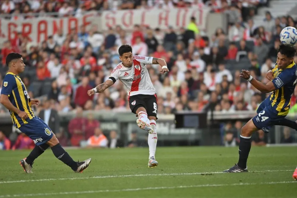 Maximiliano Meza disparando al arco. (Foto: Prensa River)