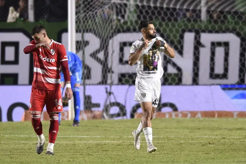 Milton Giménez, tras marcarle un gol a River. (Getty)