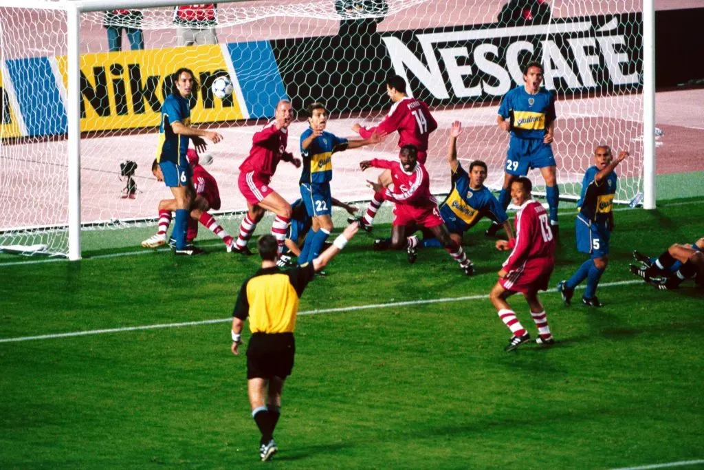 El polémico gol de Kuffour. (Imago)