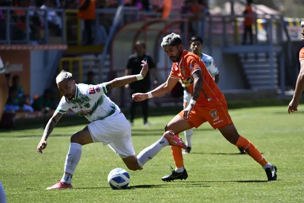 Uno de los partidos que Cobreloa y Deportes Temuco jugaron en 2022. (Pedro Tapia/Photosport).
