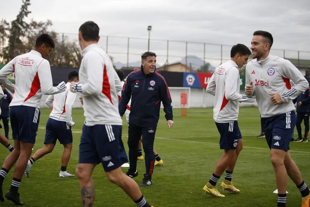 Eduardo Berizzo compartiendo con Matías Zaldivia en Juan Pinto Durán. Foto: Carlos Parra | Comunicaciones FFCh