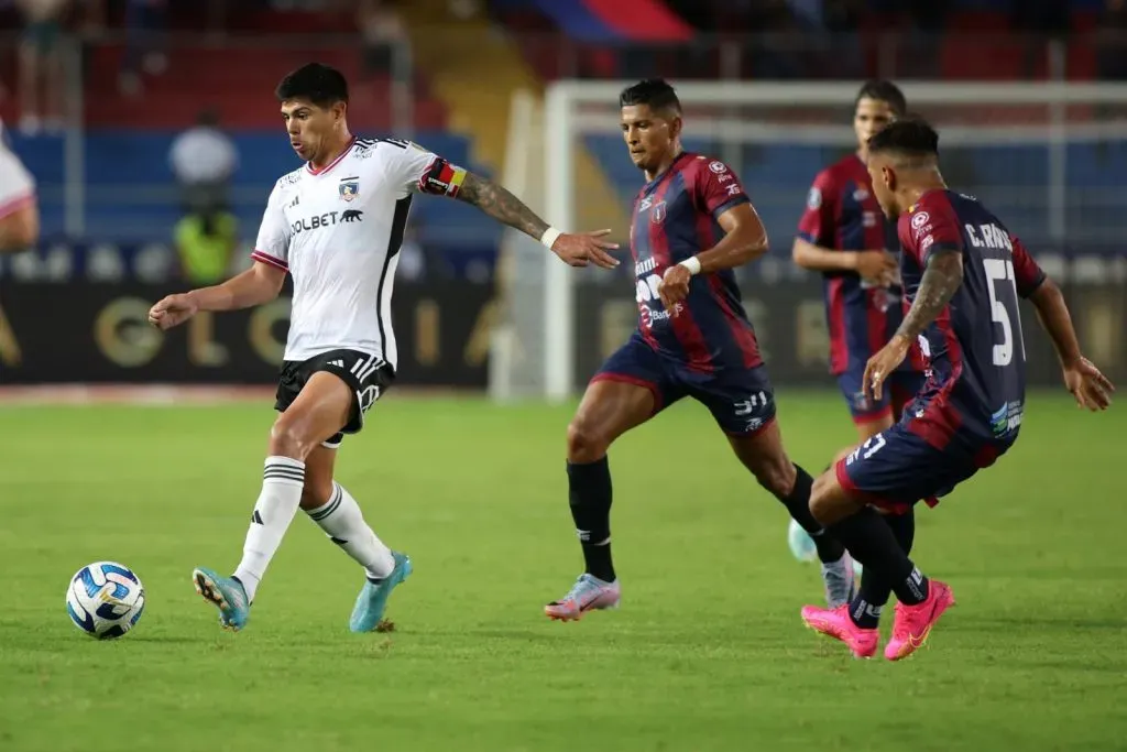 Esteban Pavez en el empate 1-1 de Colo Colo ante Monagas en Venezuela. (Comunicaciones Colo Colo).