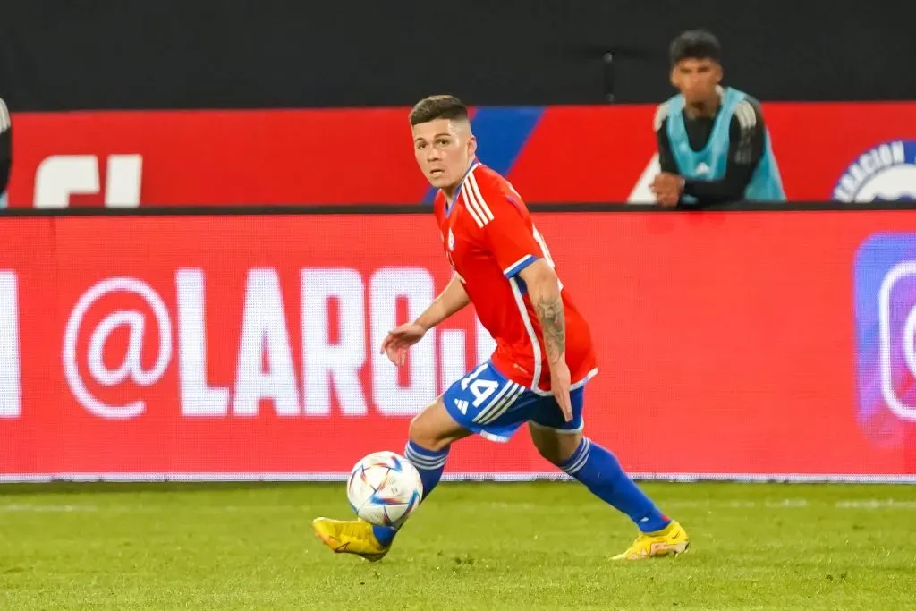 Felipe Méndez jugó de titular en la victoria de Chile ante Paraguay en el Monumental. (Guille Salazar/RedGol).