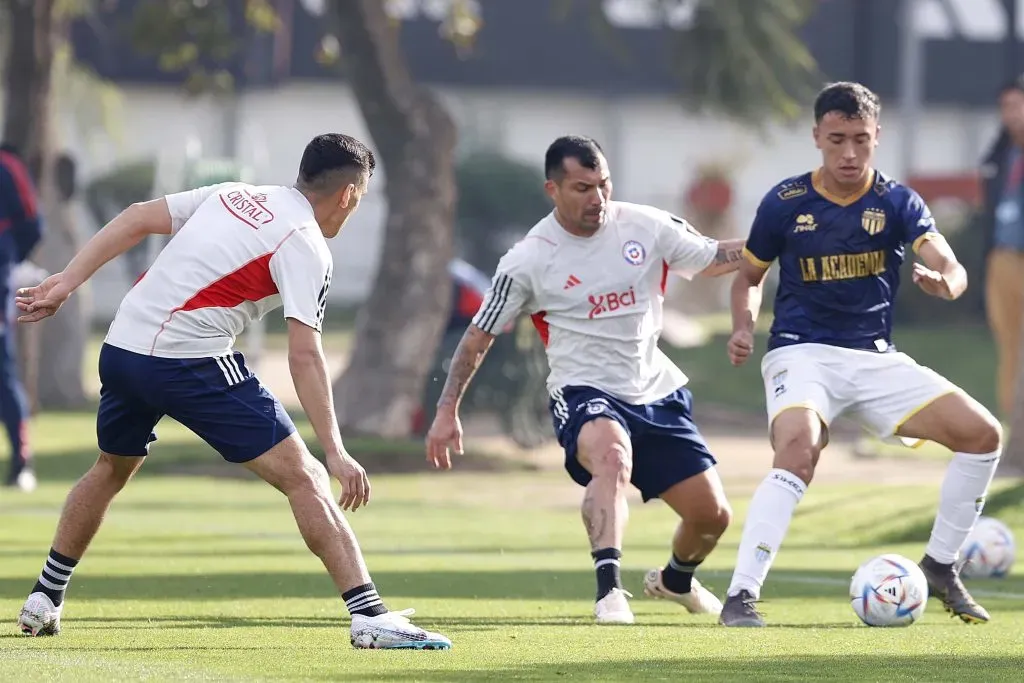 Gary Medel disputó el amistoso ante el equipo Proyección de Magallanes. Foto: ANFP.