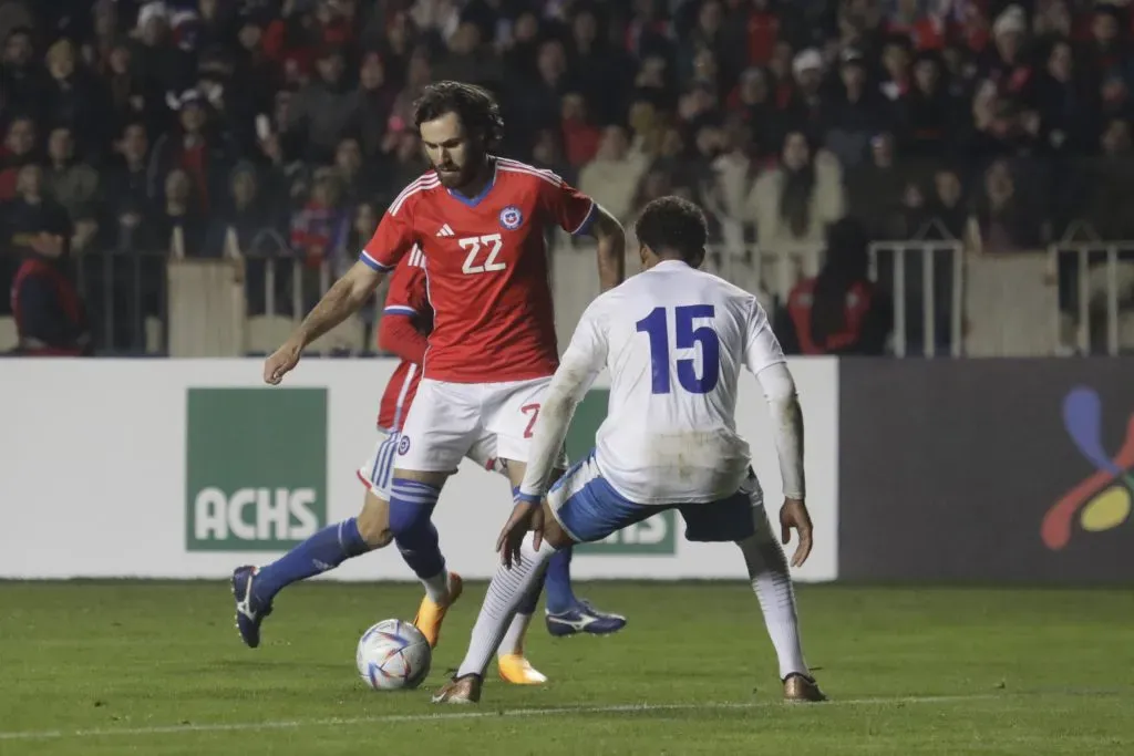 Ben Brereton en acción durante el triunfo de la Roja por 3-0 ante Cuba. (Eduardo Fortes/Photosport