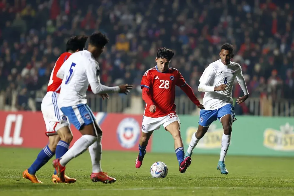 Javier Altamirano en acción en su debut por la Roja. (Comunicaciones FFCh).