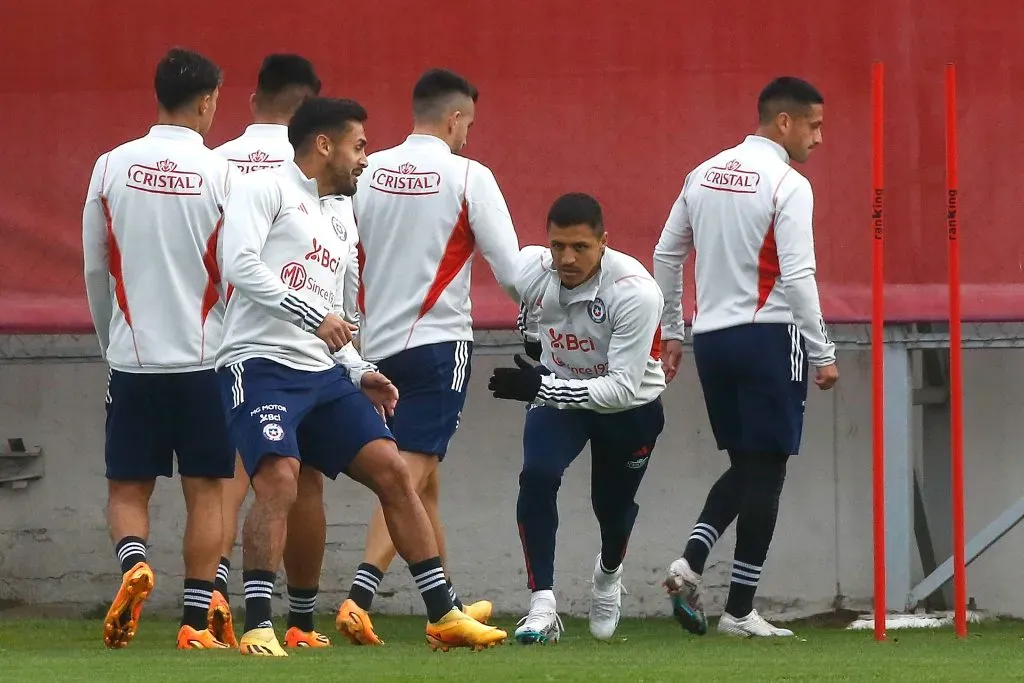 Alexis Sánchez entrenando en la Roja en Juan Pinto Durán. Foto: Jonnathan Oyarzun/Photosport