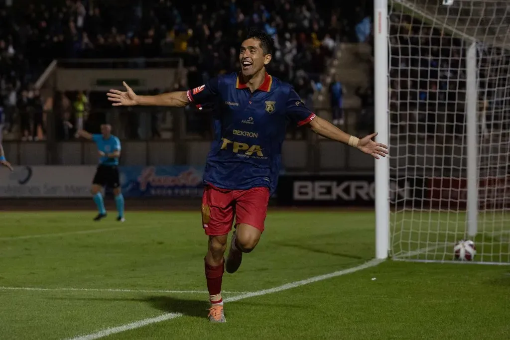 Mikel Arguinarena marcó un doblete en el triunfo de San Marcos de Arica ante Cobreloa | Patricio Banda/Photosport