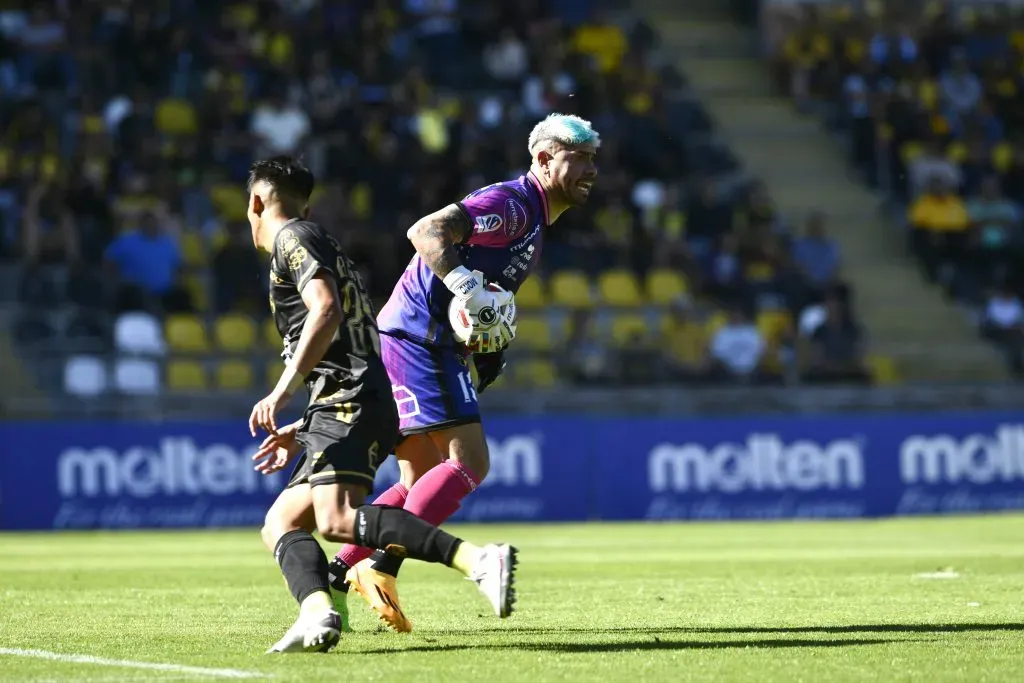 Diego Sánchez fue figura en Coquimbo Unido y le dio el paso a las semifinales atajando un penal. Foto: Photosport.