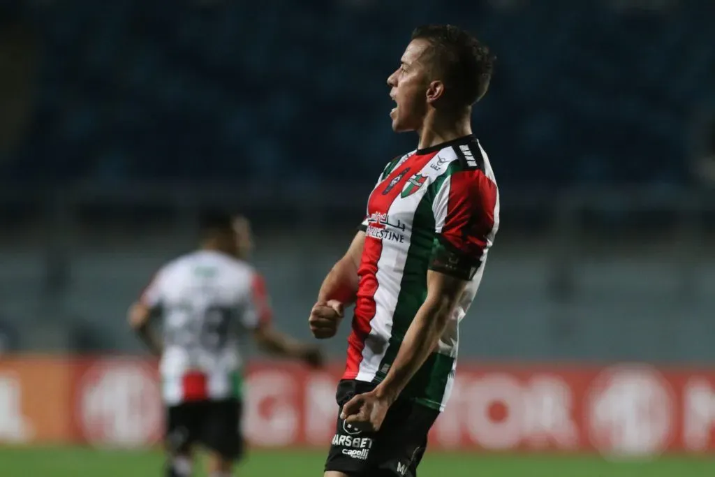 Agustín Farías celebra el descuento de Palestino en el 1-2 sufrido ante Fortaleza. Los árabes le dijeron adiós a la Copa Sudamericana. (Jorge Loyola/Photosport).