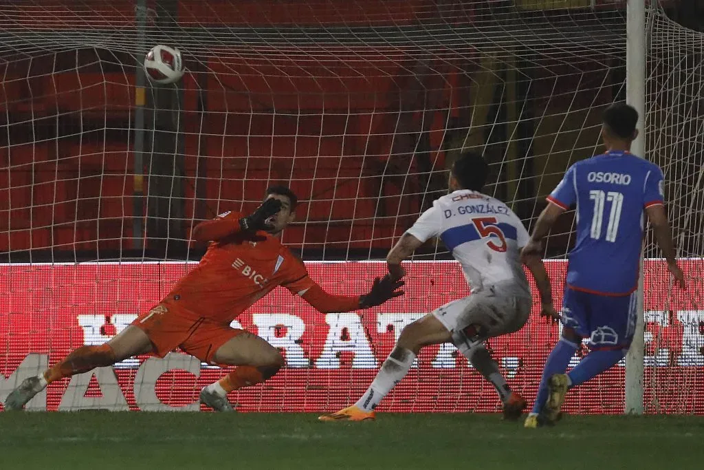 El momento en que Darío Osorio logra derrotar a Matías Dituro en Santa Laura. Foto: Dragomir Yankovic/Photosport