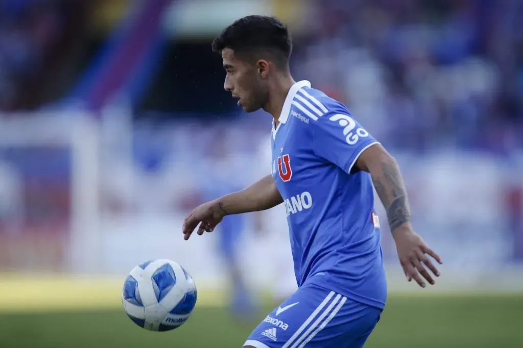 Lucas Assadi habló en conferencia de prensa acerca de las críticas recibidas por su desempeño con la U (Javier Vergara/PHOTOSPORT)