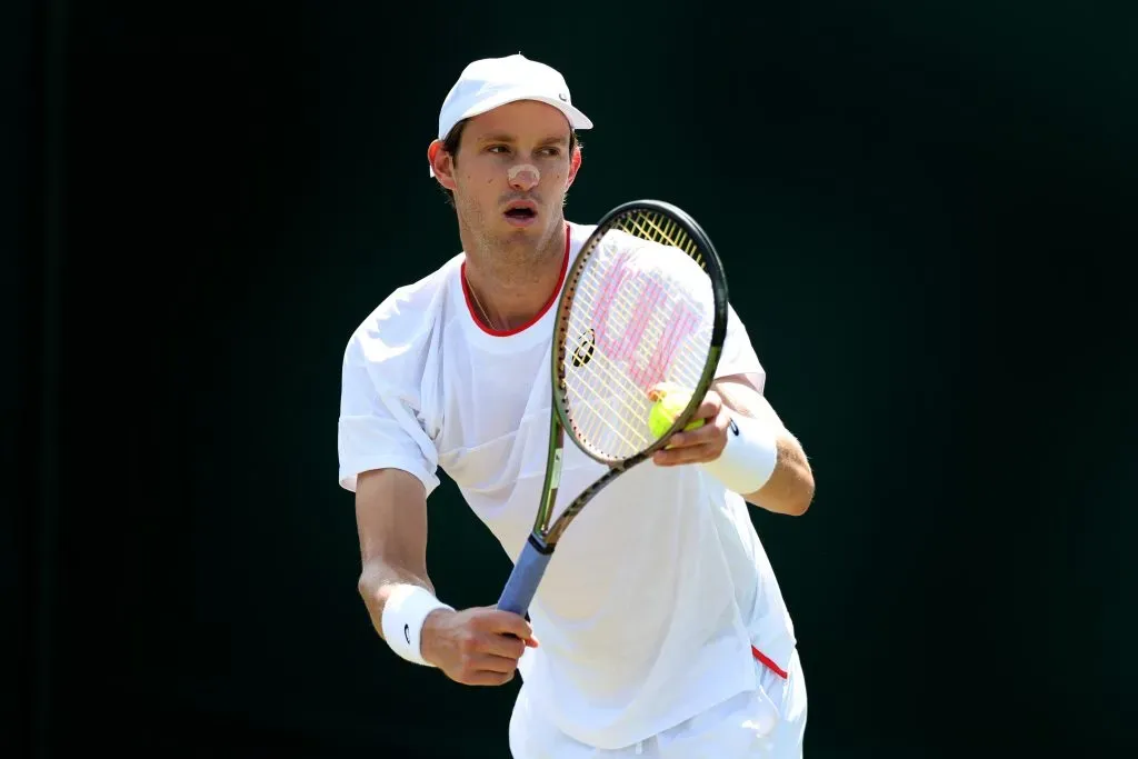 Nicolás Jarry avanzó a tercera ronda en Wimbledon. | Foto: Getty