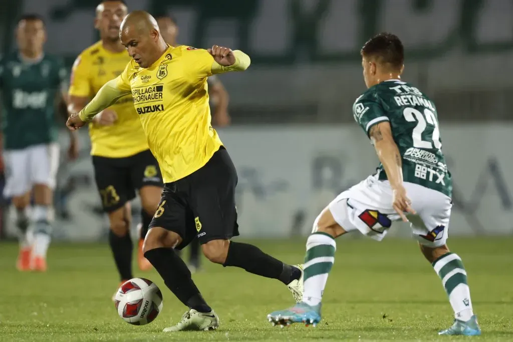 Chupete Suazo no pudo marcar en el Elías Figueroa de Valparaíso. Foto: Andres Pina/Photosport